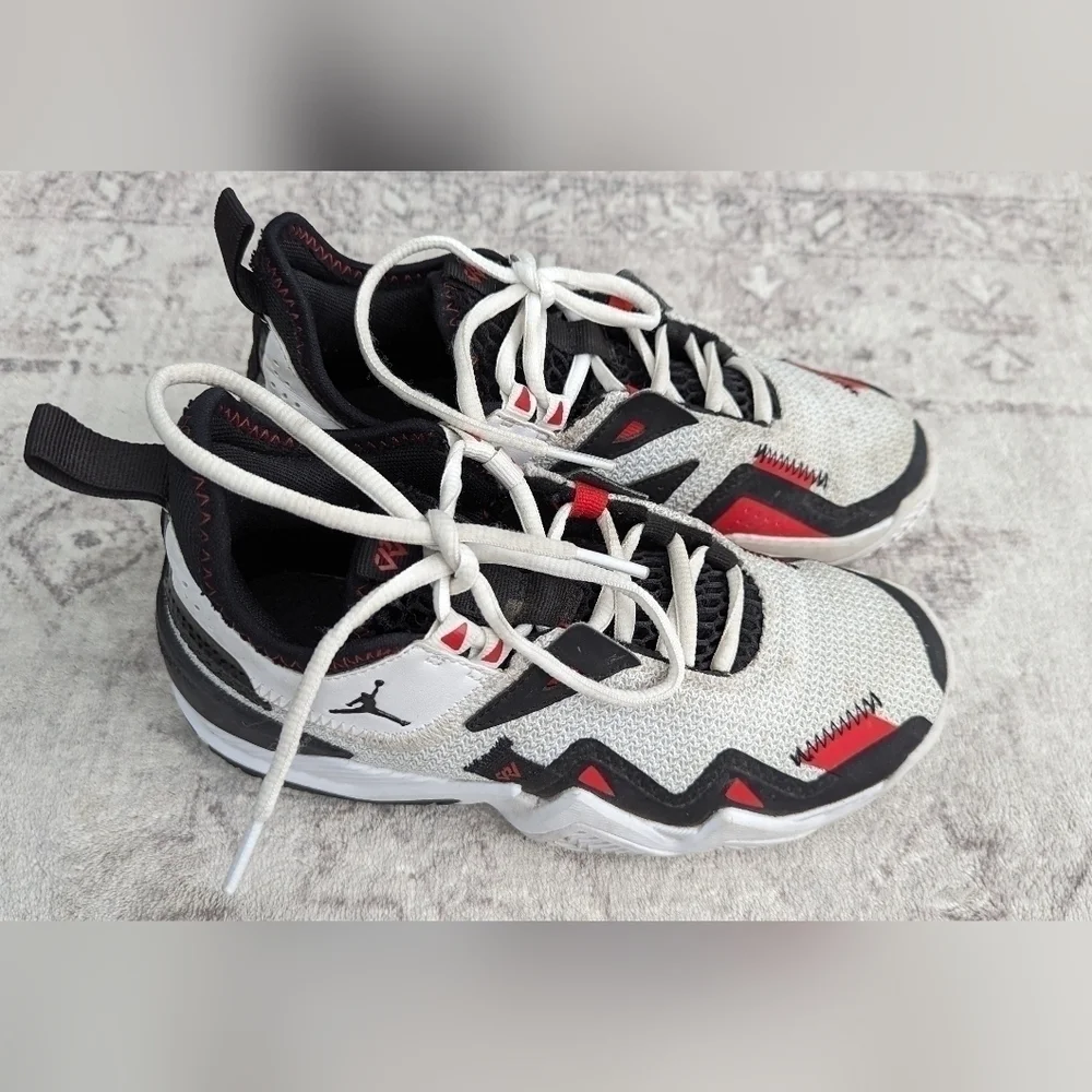 Jordan Kids White Black Red Zig-Zag Basketball Sneakers